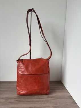 M0851 Crossboy 100% Leather Orange Made In Canada Authentic ❤️  thefashionseller